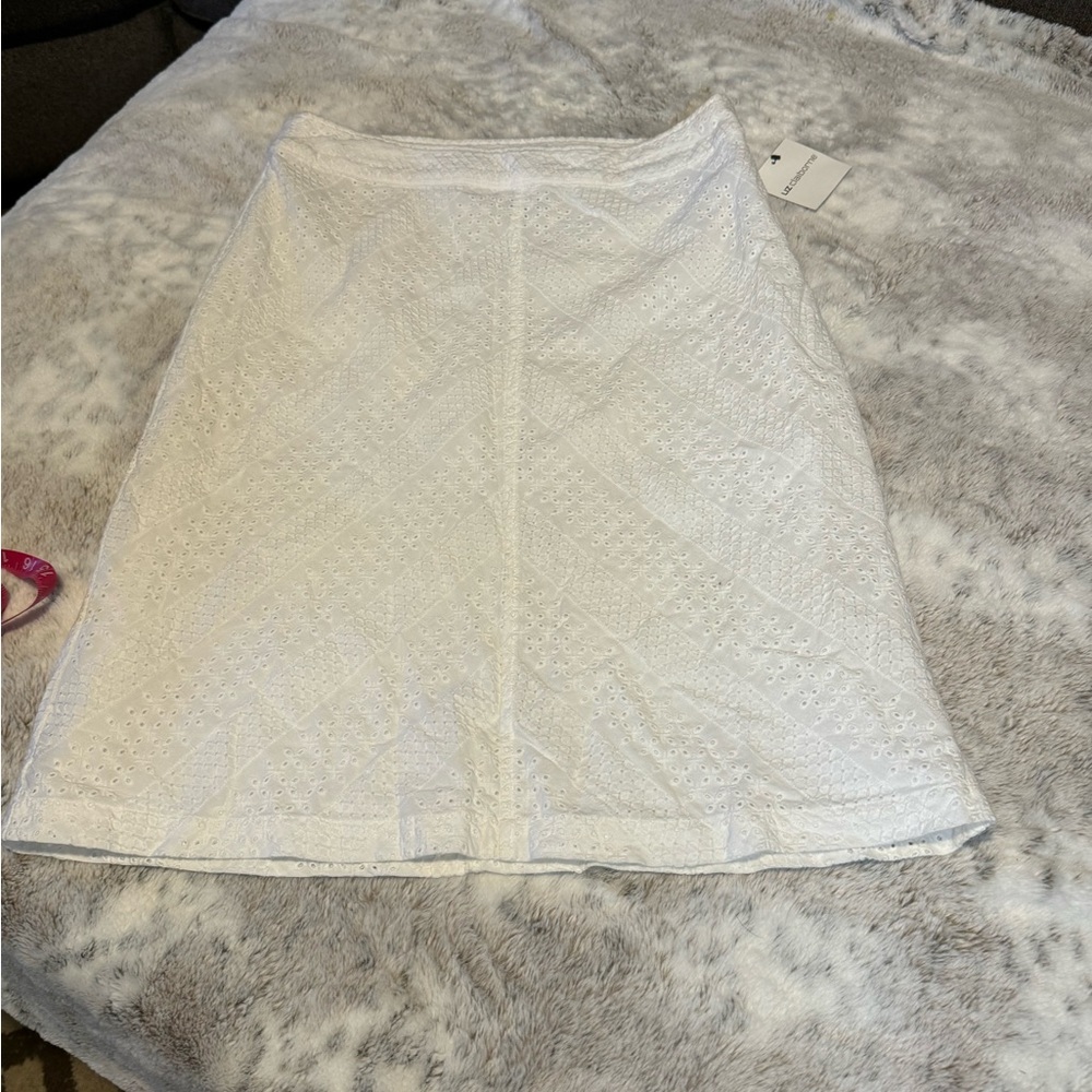 New with tags Liz Claiborne skirt. Size 8